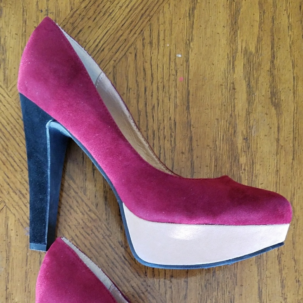 NIB - burgundy,  black and tan heels